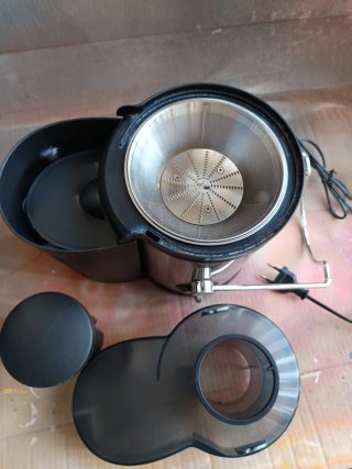 Licuadora Tristar para zumos de fruta y verdura.
