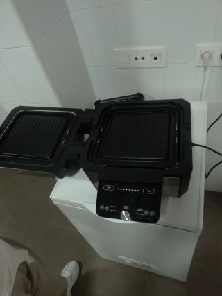 Olla Eléctrica Multifunción Negra y Plateada