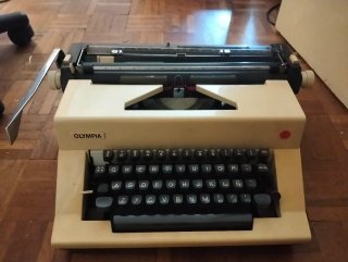 Máquina de escribir Olympia