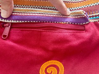 Bolso con dibujo tribal