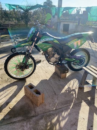 Moto Derbi Enduro/Motocross Verde y Morado