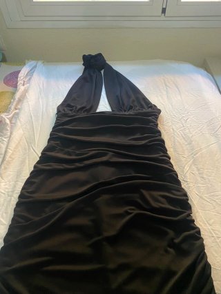 Vestido negro corto fruncido halter