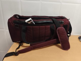 Mochila deportiva morada y negra