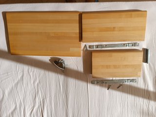 Scaffali in legno con supporti