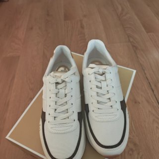Deportivas Michael Kors Mujer beige y Doradas