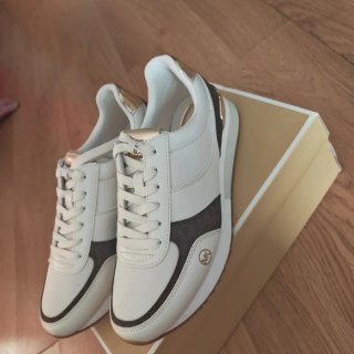 Deportivas Michael Kors Mujer beige y Doradas