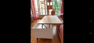 Mesa elevable de madera maciza, usada
