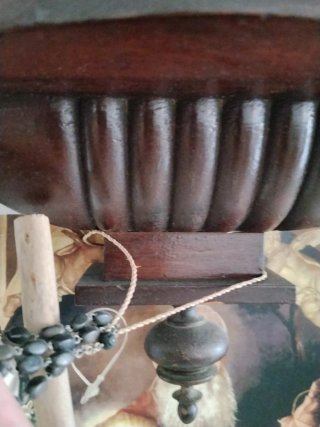Reloj de péndulo antiguo de madera nogal