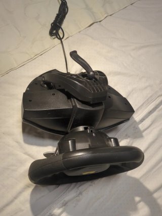 Volante y mandos Thrustmaster Ferrari