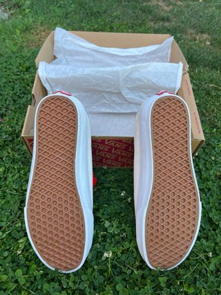 Zapatillas Vans Beige y Rojo (Talla 43)