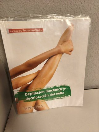 Muñeca y libros FP Peluquería
