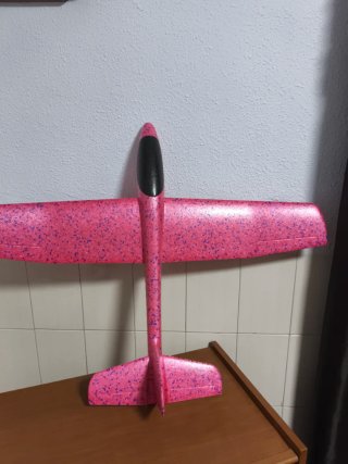 Avión de juguete rosa