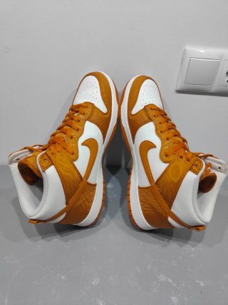 Nike Dunk High retro monarch Naranja Blanco 43