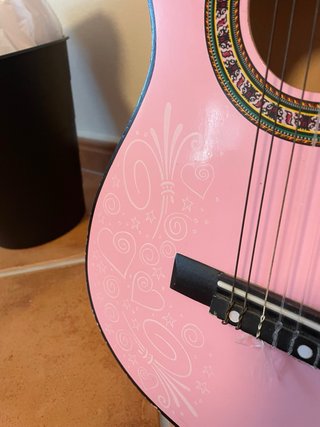 Guitarra infantil rosa