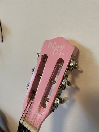 Guitarra infantil rosa