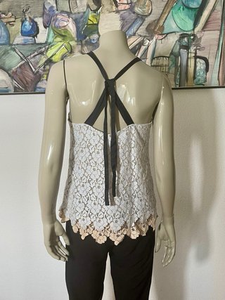 Top de encaje floral crema y beige Massimo Dutti S