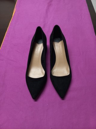 Zapatos tacón bajo ante negro