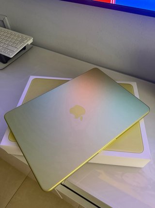 MacBook NEO en color lima prácticamente nuevo