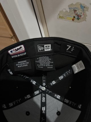 Gorra New Era Piratas Negra y Amarilla