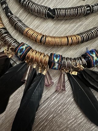 Conjunto Collar y Pendientes Plumas