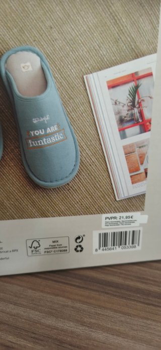 Zapatillas y manta Mr. Wonderful