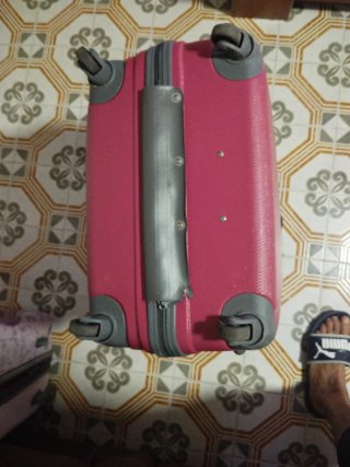 Maleta de viaje rosa y gris