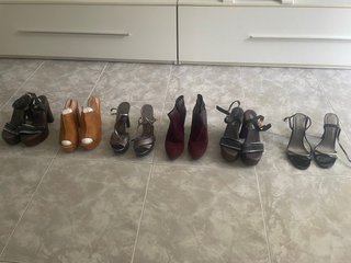 Zapatos de tacón mujer varios colores. 30€ c/par