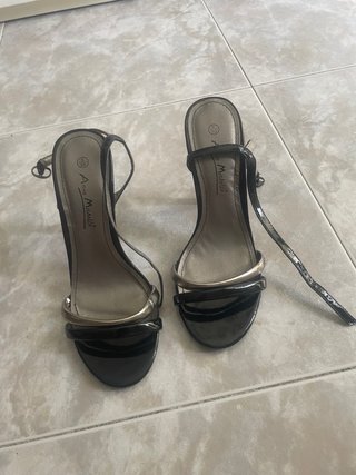 Zapatos de tacón mujer varios colores. 30€ c/par