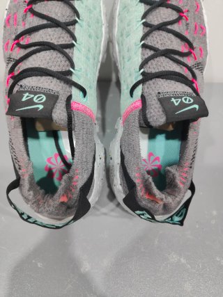 Nike Space Hippie 04 gris 42,5