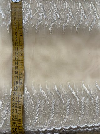 Puntilla gasa beige bordada 19 metros por 25 ancho