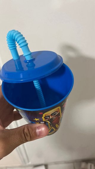 Vaso infantil con pajita