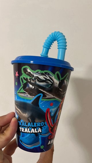 Vaso infantil con pajita