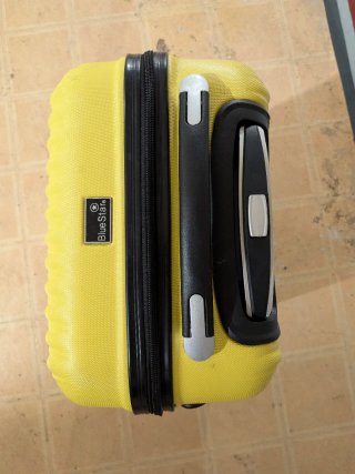 Maleta de viaje amarilla