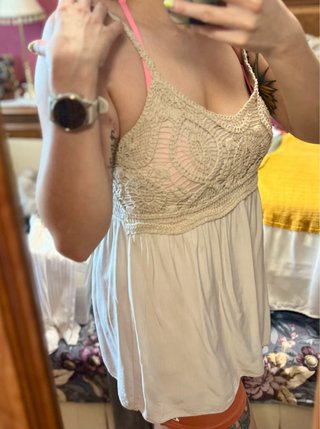 Blusa tirantes encaje pecho