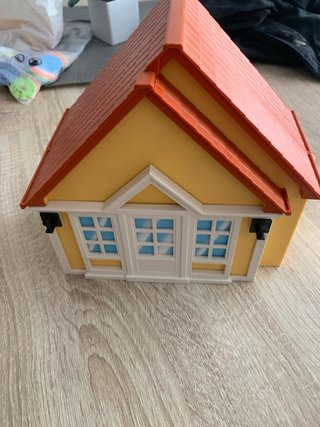 Casa Playmobil con figuras y accesorios