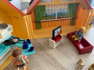 Casa Playmobil con figuras y accesorios