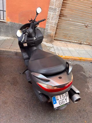 Suzuki Burgman Maxi Scooter Gris