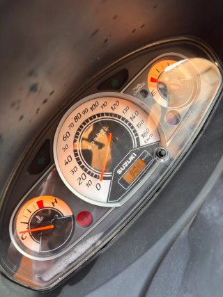 Suzuki Burgman Maxi Scooter Gris