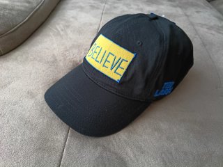 Gorra Ted Lasso Believe Negra y Amarilla