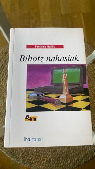 Bihotz nahasiak : jolas ezkutuak balira bezala