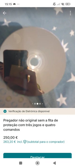 PS4 (PlayStation 4) com 3 jogos e 4 comandos