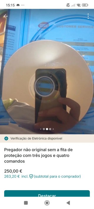 PS4 (PlayStation 4) com 3 jogos e 4 comandos