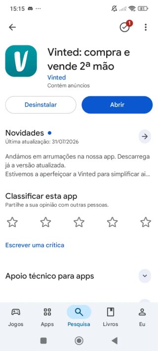 PS4 (PlayStation 4) com 3 jogos e 4 comandos