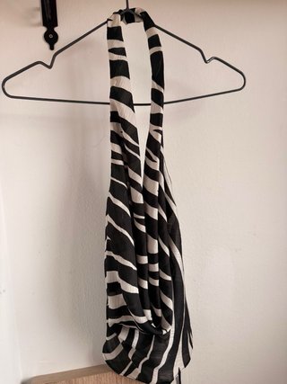 Top Halter Rayas Blanco y Negro