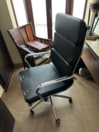 Silla de oficina negra