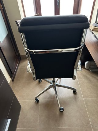 Silla de oficina negra