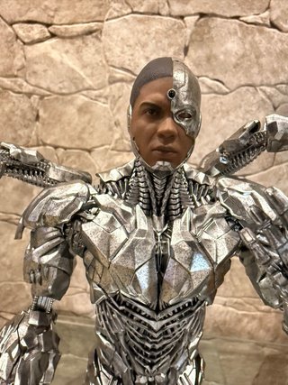 Figura Cyborg Hot Toys 1/6