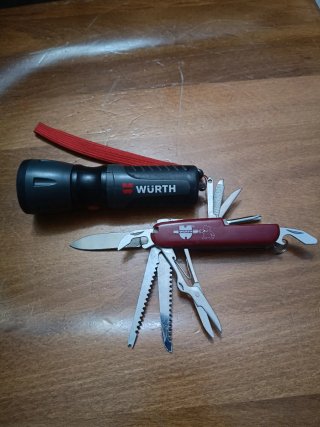 Torcia e coltellino multiuso Würth