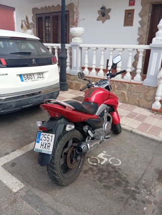 Suzuki Inazuma 250 Negra/Roja