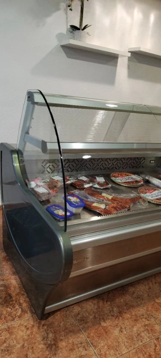 Vitrina de carnicería cristal y acero
